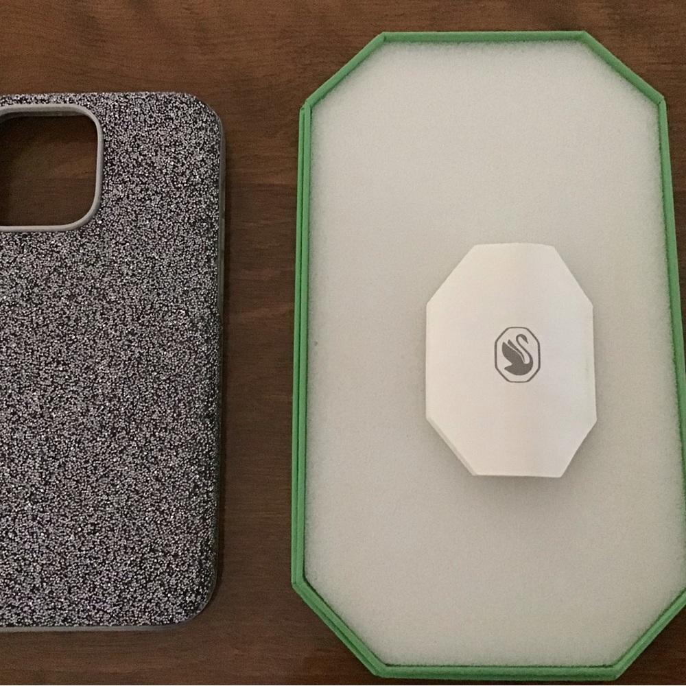 Swarovski Glitter  #5644927 14 Pro Max Phone Case Preowned with Original Box